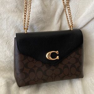 Like New/Roomy, Coach Crossbody/Shoulder Chain Bag!